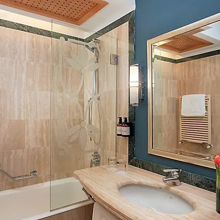 Nh Collection Marina Hotel